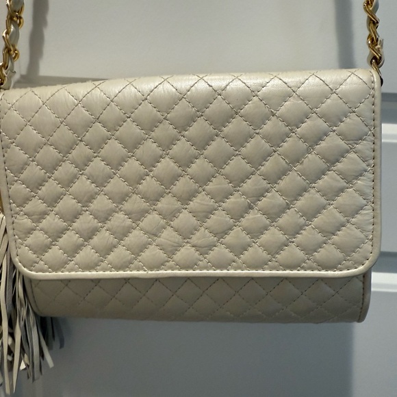 Ganson Elegant Cream Quilted Leather crossbody Bag - Picture 2 of 5